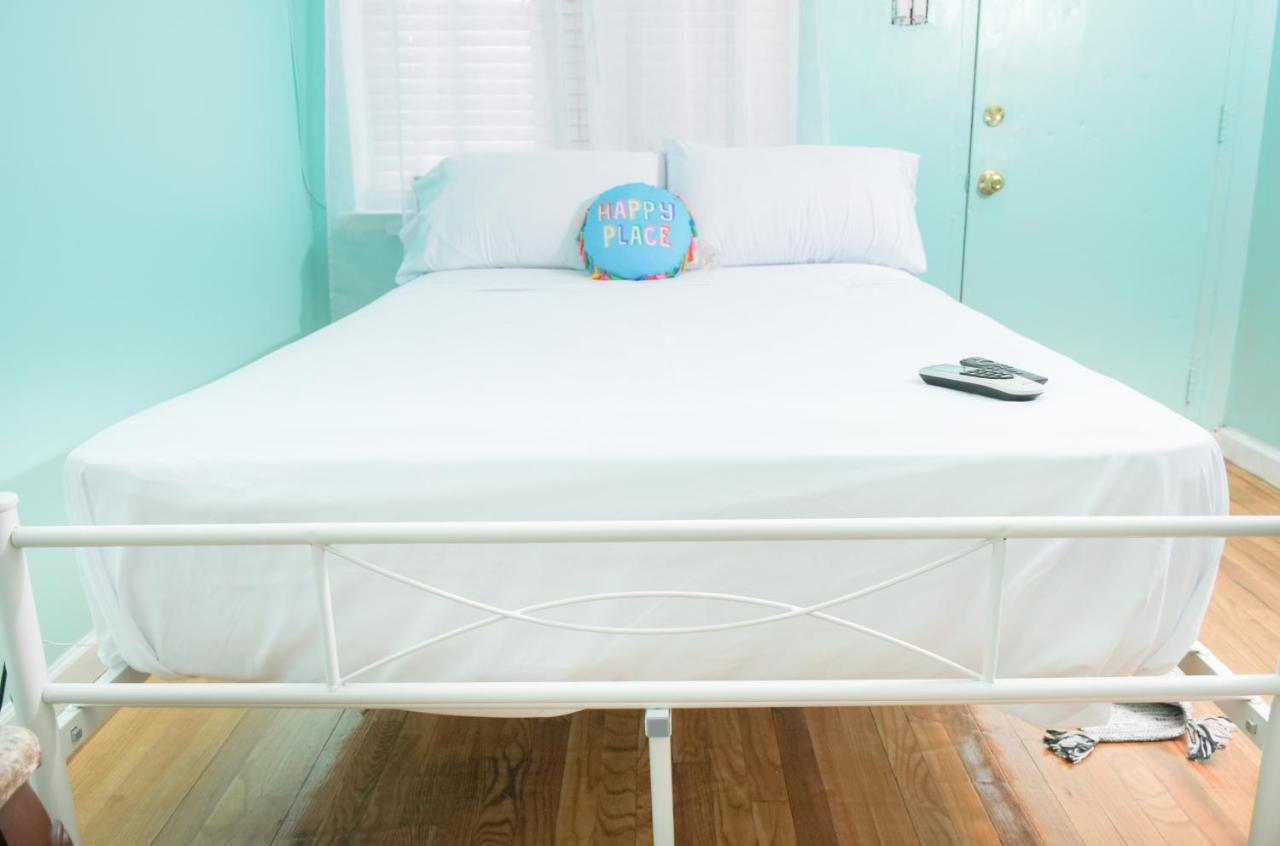 One-bed-that-will-hold-a-family-of-two-people * Nova York