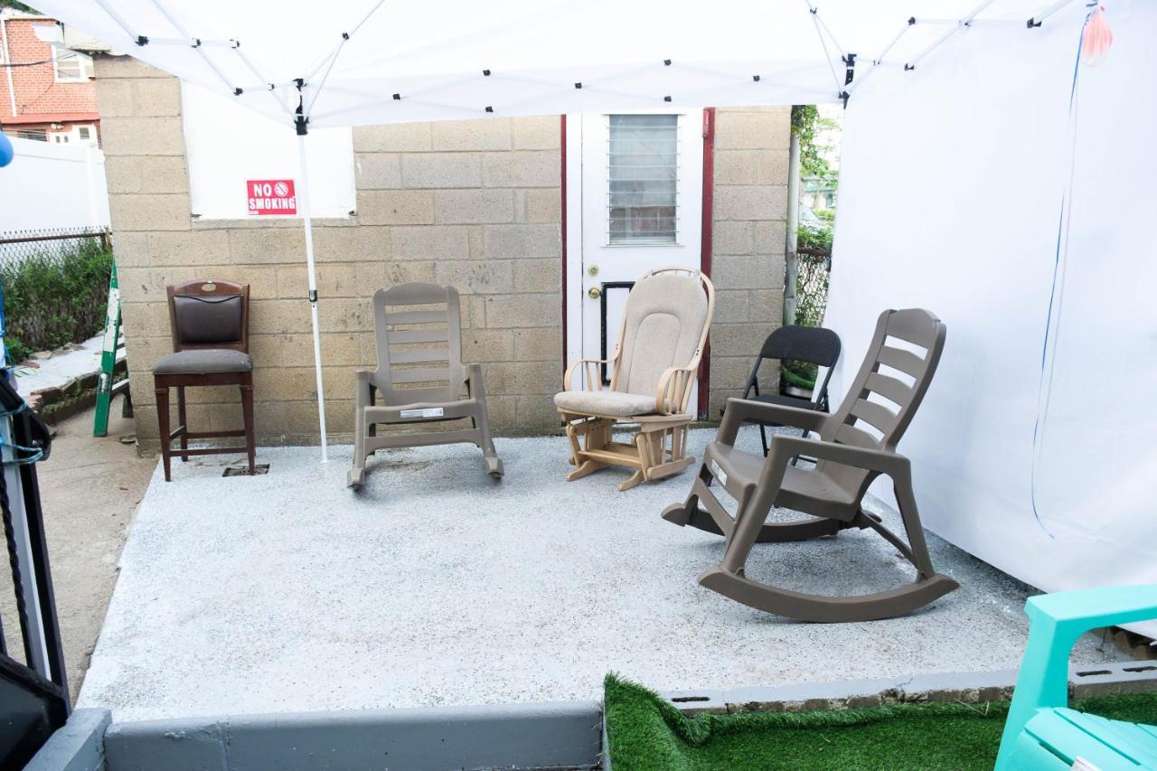 Séjour chez l'habitant One-bed-that-will-hold-a-family-of-two-people