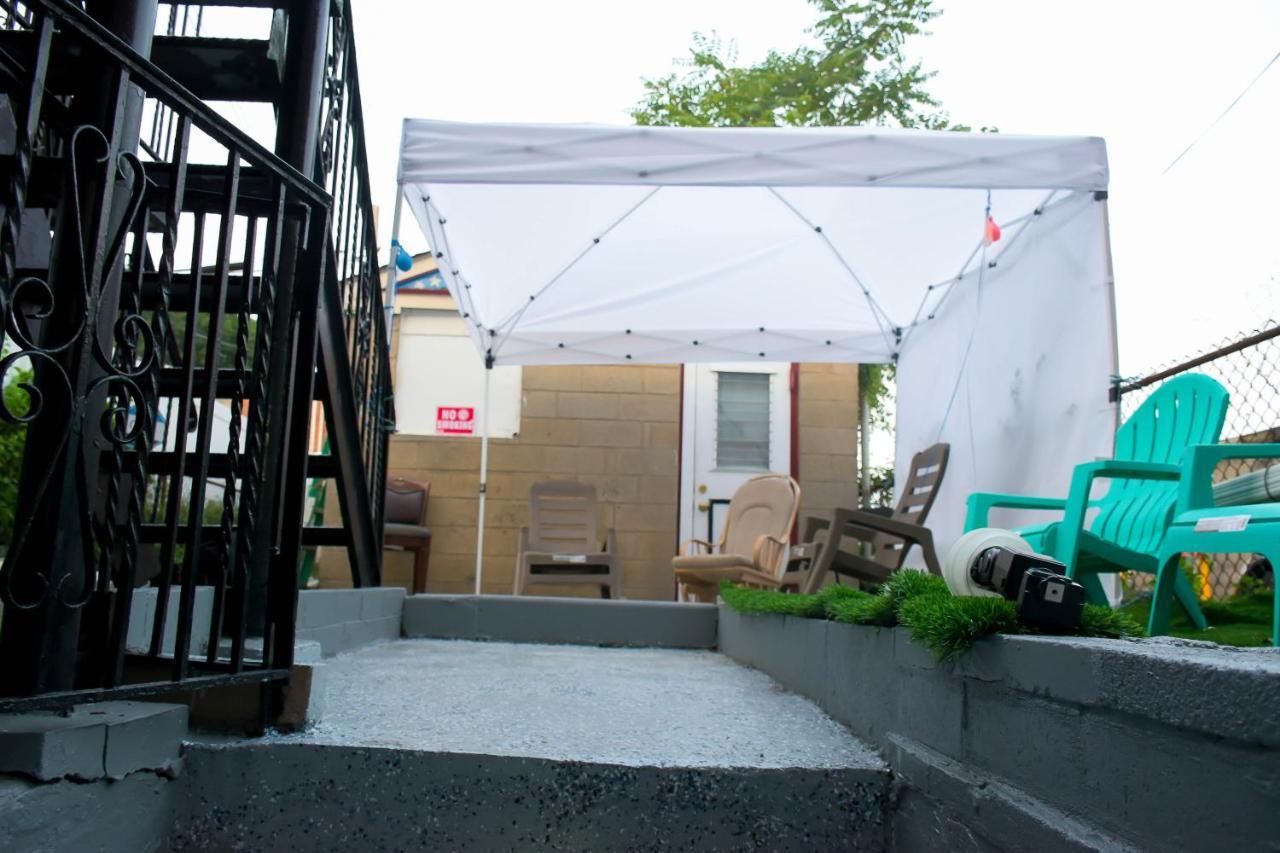One-bed-that-will-hold-a-family-of-two-people Séjour chez l'habitant New York
