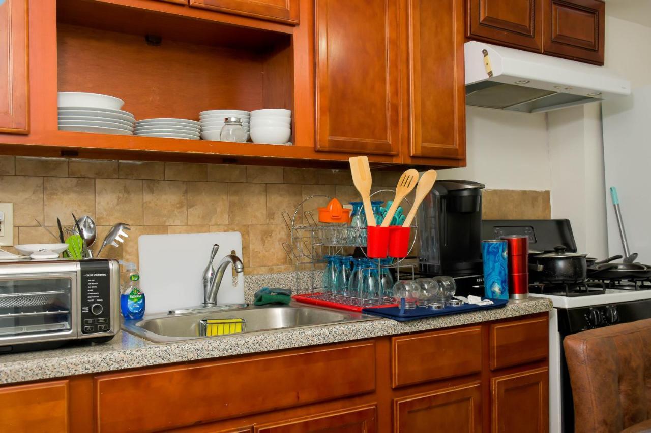 Séjour chez l'habitant One-bed-that-will-hold-a-family-of-two-people *