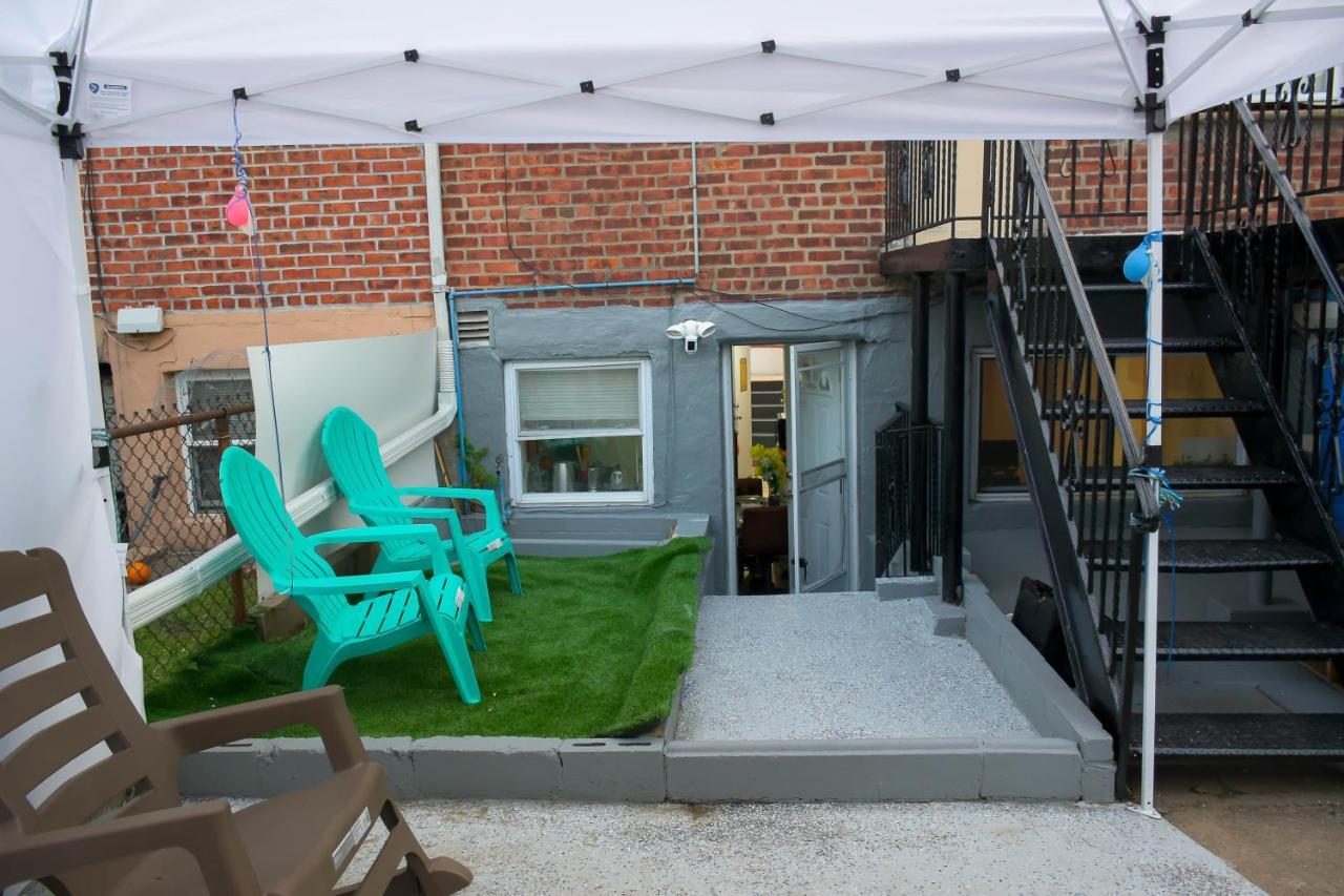 One-bed-that-will-hold-a-family-of-two-people Séjour chez l'habitant New York